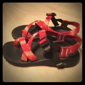 GENTLY USED CHACOS